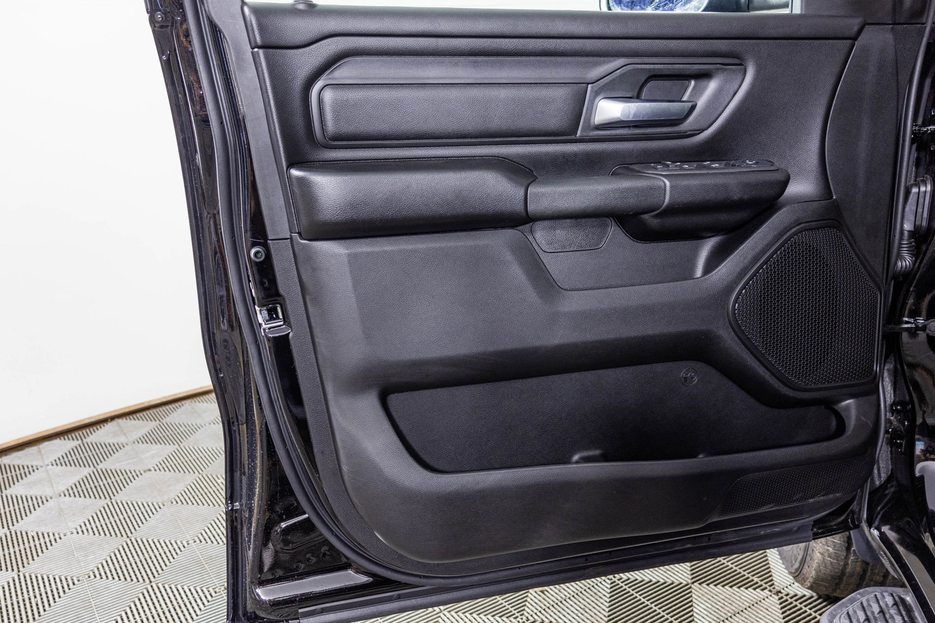 New 2026 RAM 1500 Express AWD/4WD image 32