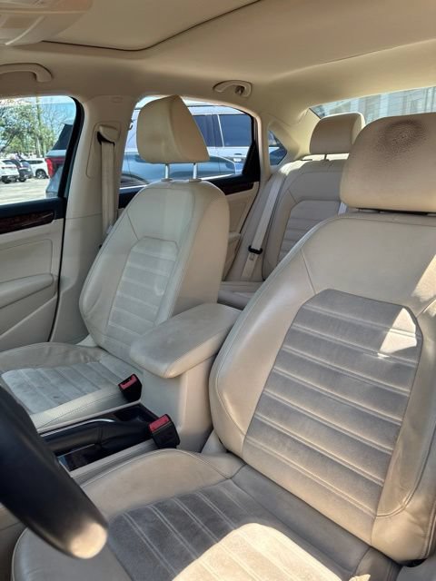 Used 2013 Volkswagen Passat TDI SEL Premium FWD image 19