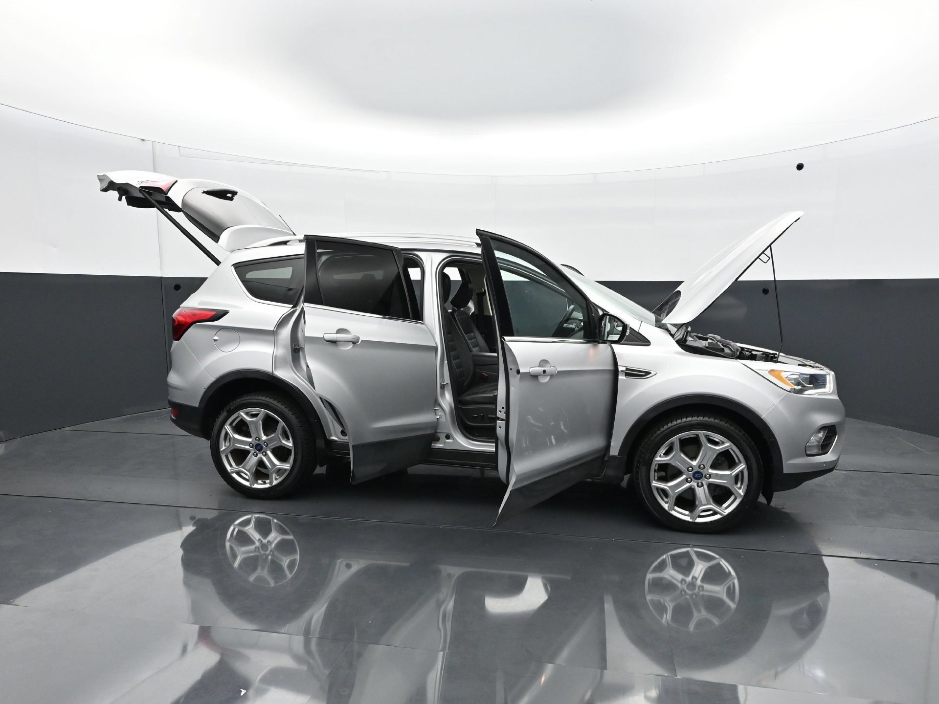 Used 2019 Ford Escape Titanium w/ U9j03 - Titanium Tow Package AWD/4WD image 35