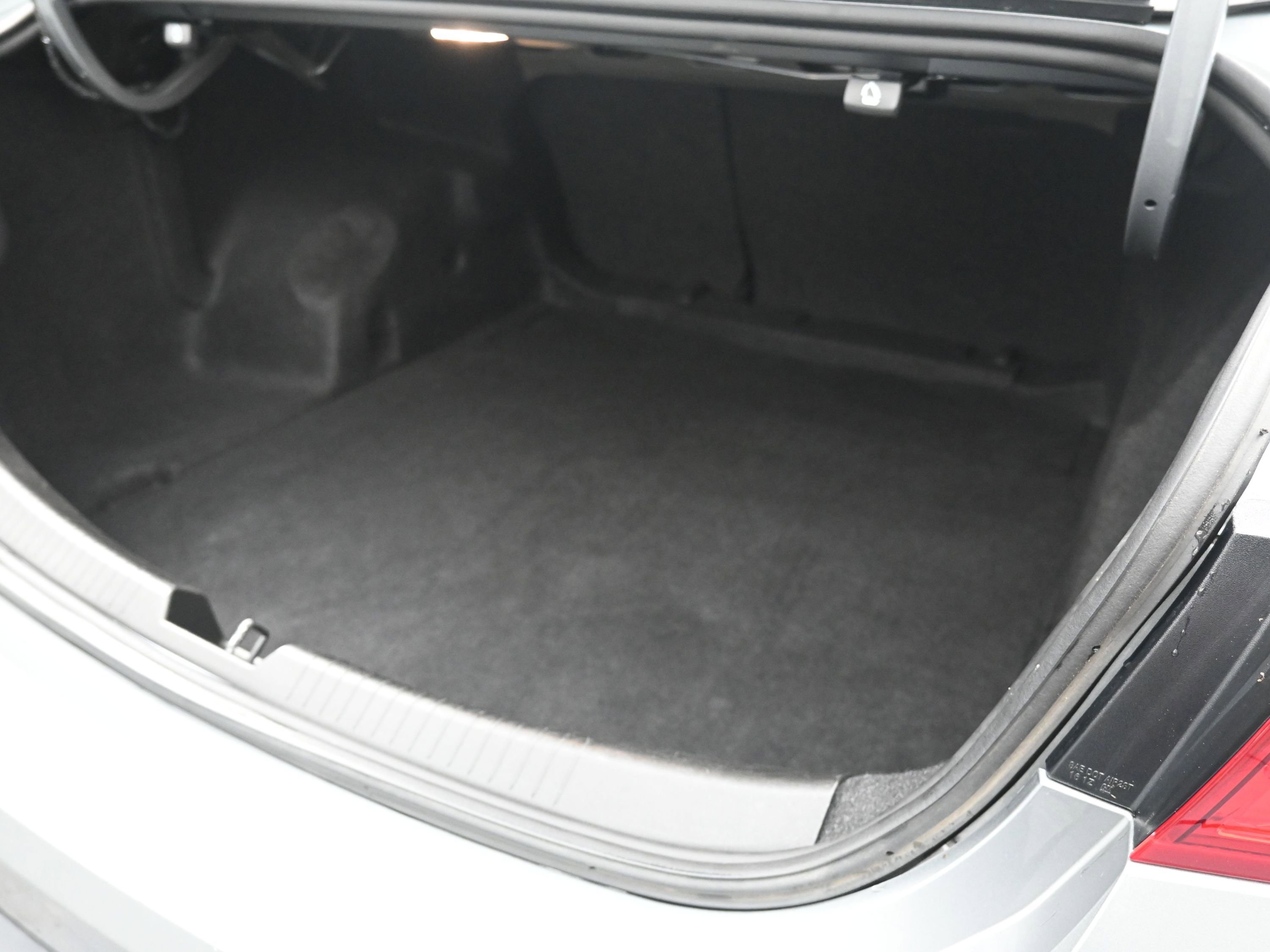 Used 2024 Chevrolet Malibu LT image 24