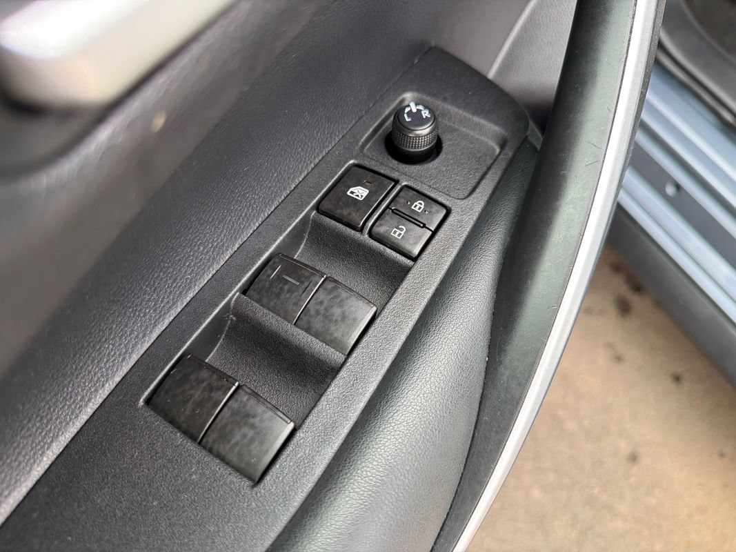 Used 2021 Toyota Corolla SE FWD image 19