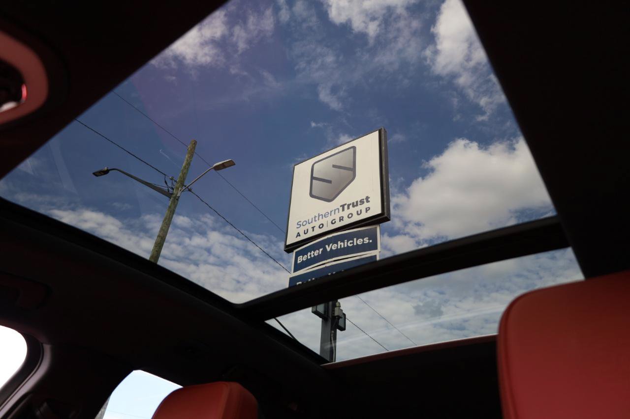 Used 2024 Porsche Macan S AWD/4WD image 16