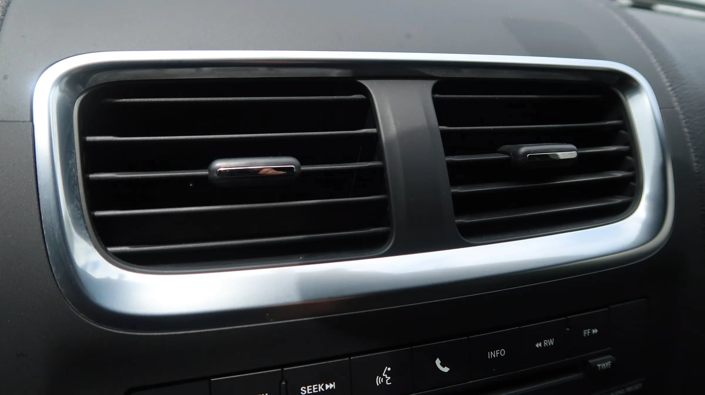 Used 2014 Dodge Avenger SXT FWD image 34