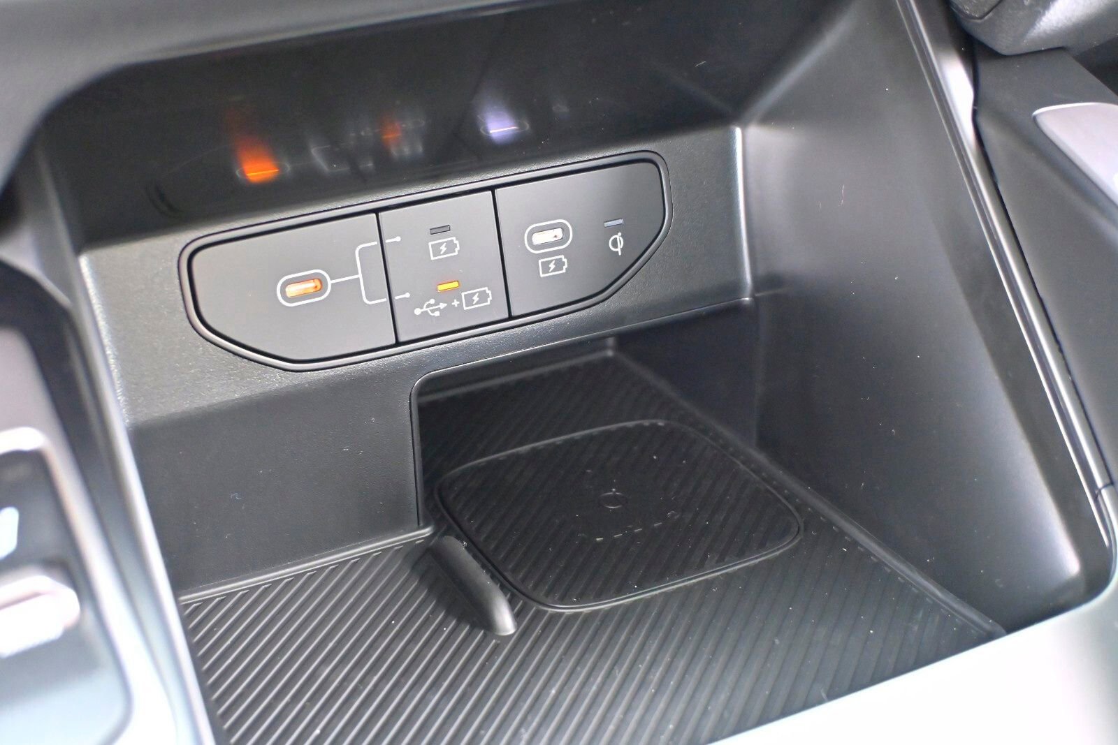 Used 2025 Kia Sorento S w/ Panoramic Sunroof Package image 8