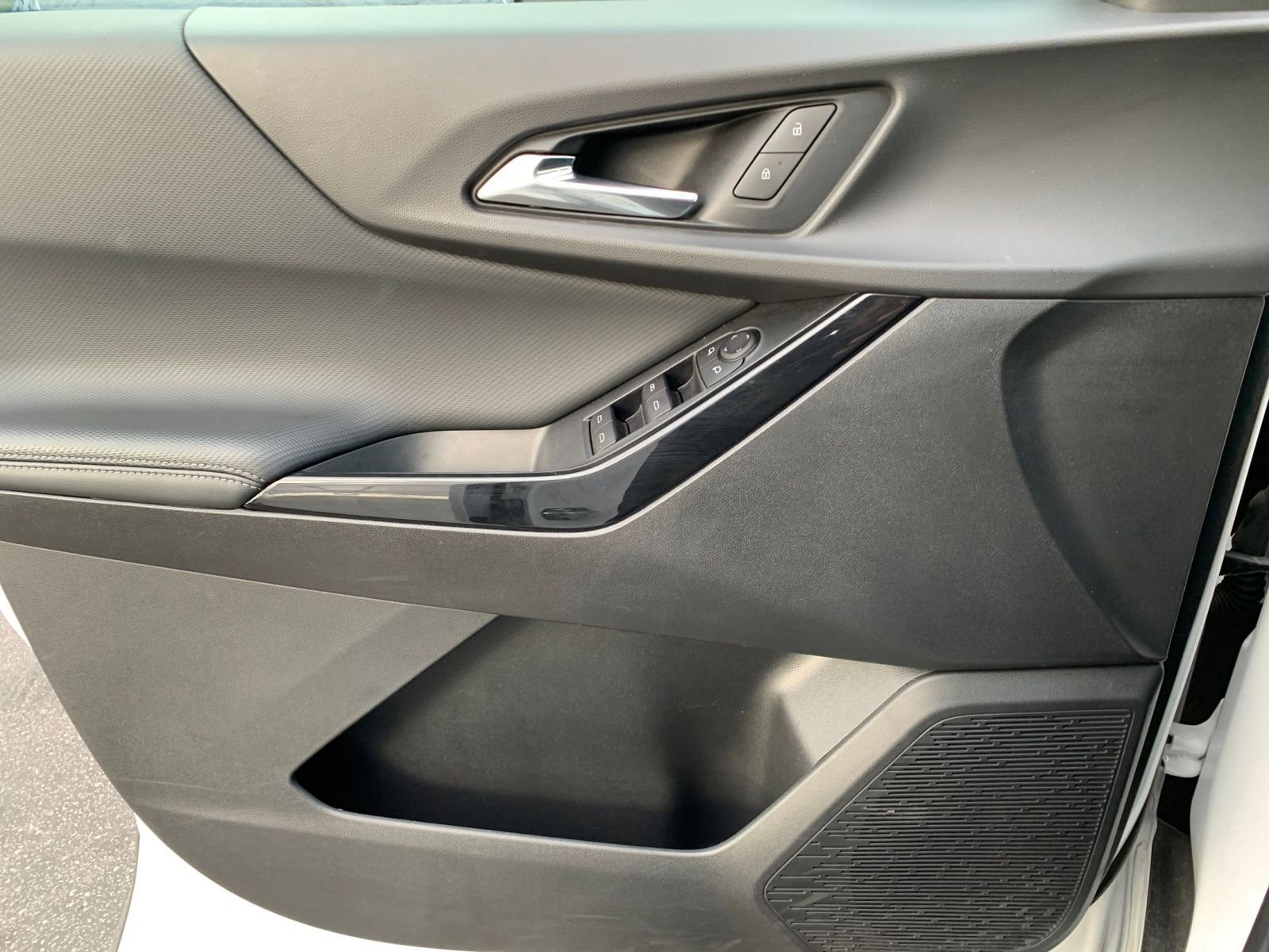 Used 2025 Chevrolet Equinox LT image 20