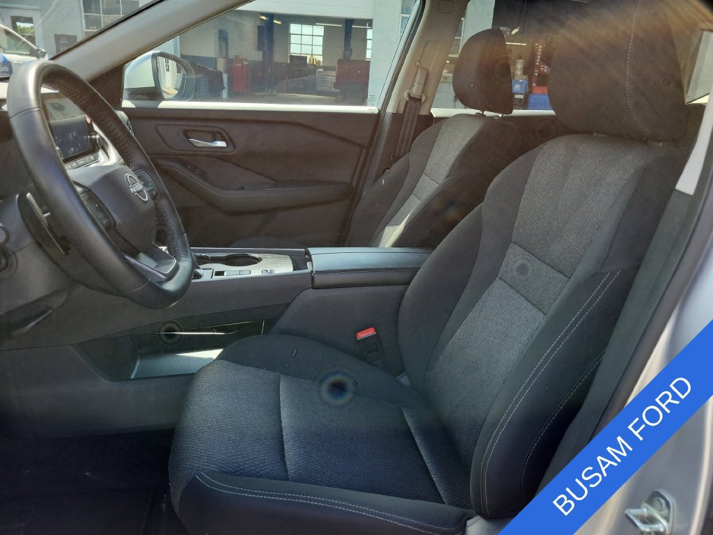 Used 2025 Nissan Rogue SV FWD image 16
