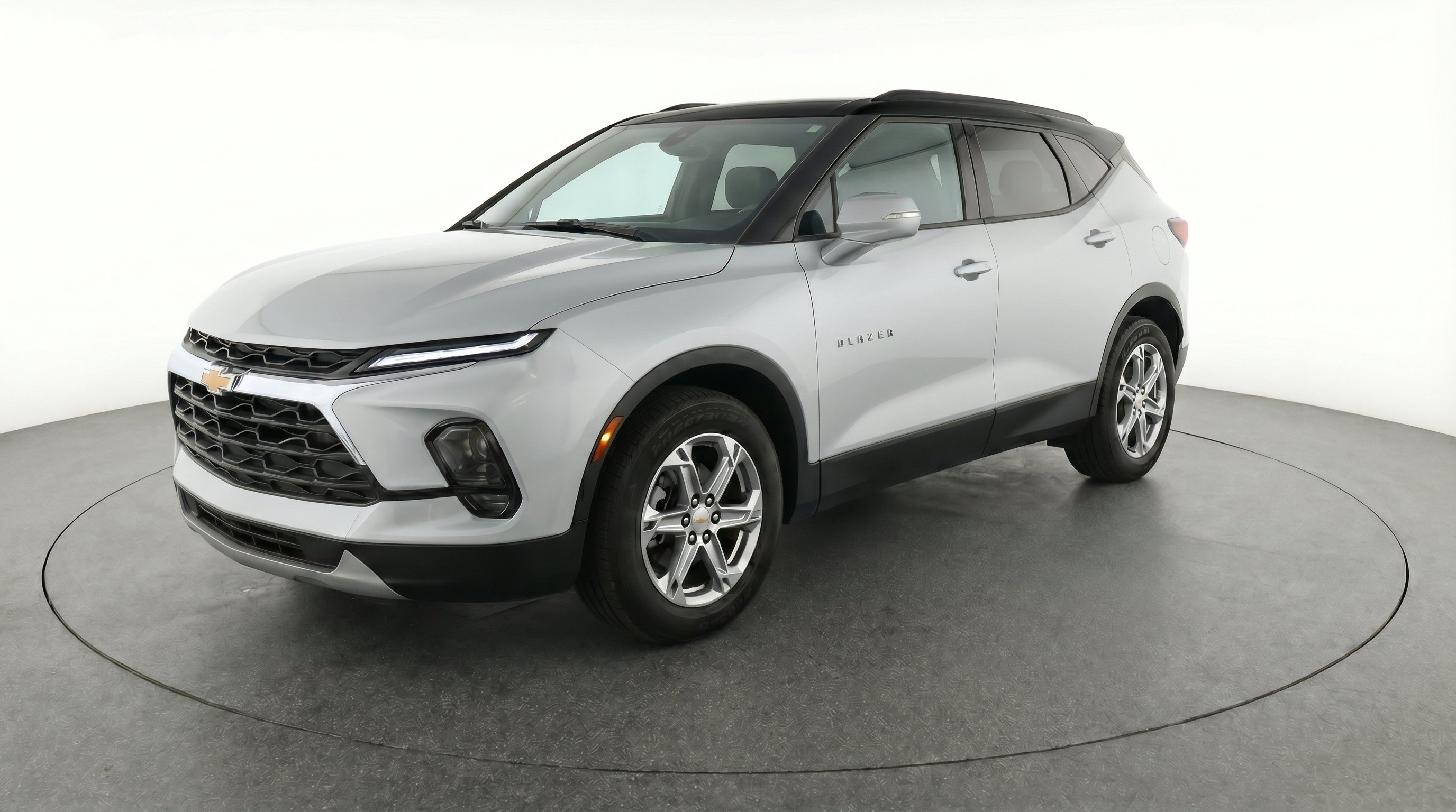 Used 2025 Chevrolet Blazer LT FWD image 3