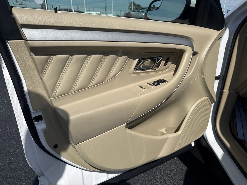 Used 2017 Ford Taurus SEL FWD image 11