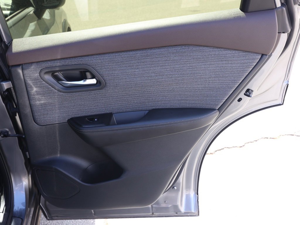 Used 2023 Nissan Rogue SV image 19