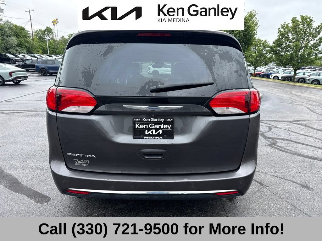 Used 2017 Chrysler Pacifica Touring-L Plus w/ Advanced Safetytec Group FWD image 7
