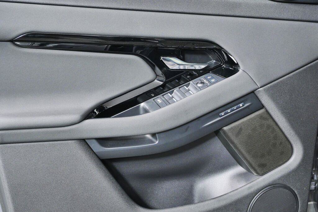 Used 2024 Land Rover Range Rover Evoque S AWD/4WD image 6
