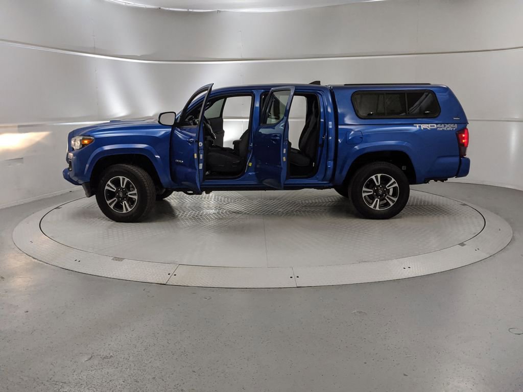 Used 2018 Toyota Tacoma TRD Sport image 11