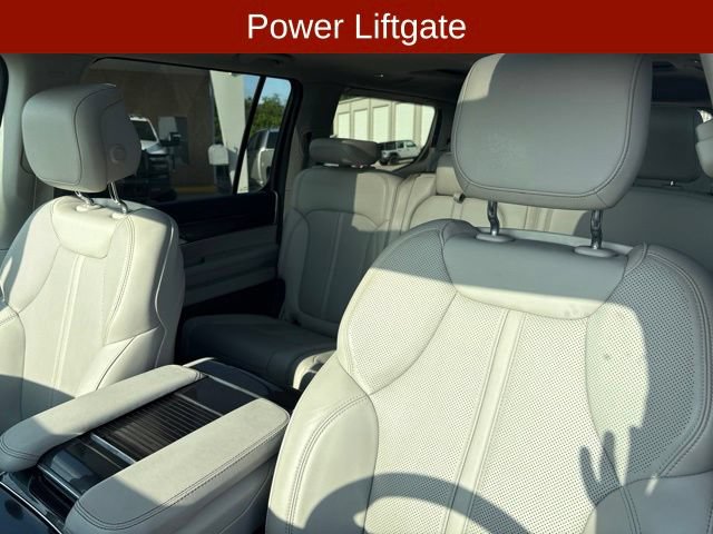 Used 2024 Jeep Wagoneer 2WD w/ Premium Group I image 13