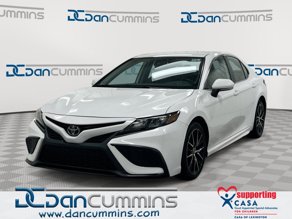 Used 2024 Toyota Camry SE FWD image 1