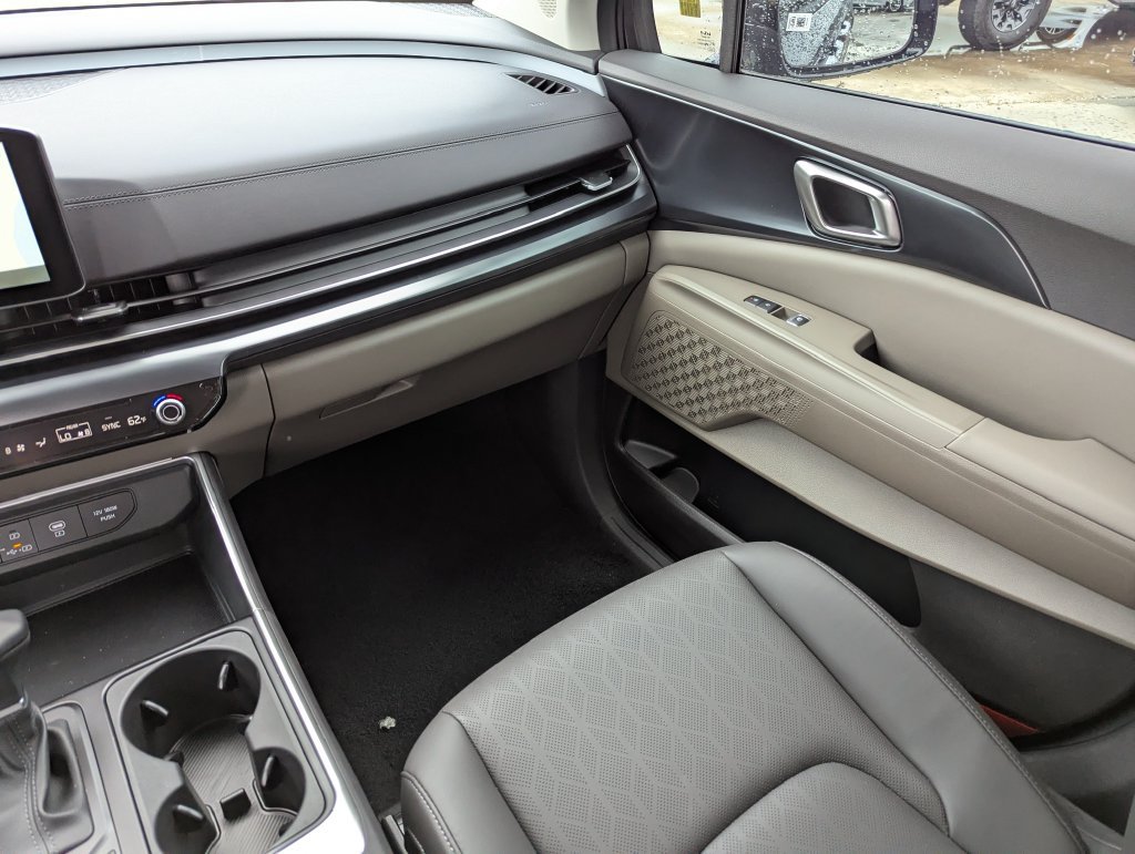 New 2026 Kia Carnival FWD image 16