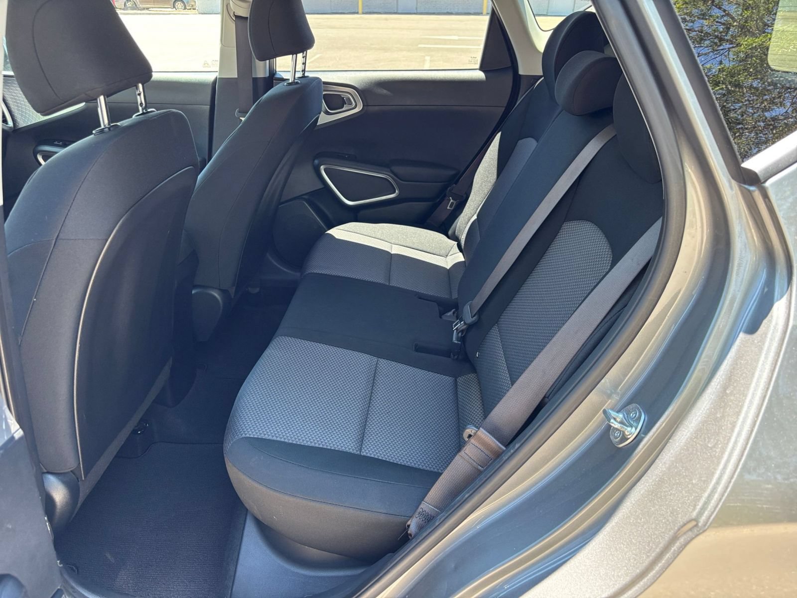 Used 2025 Kia Soul LX w/ LX Technology Package FWD image 24