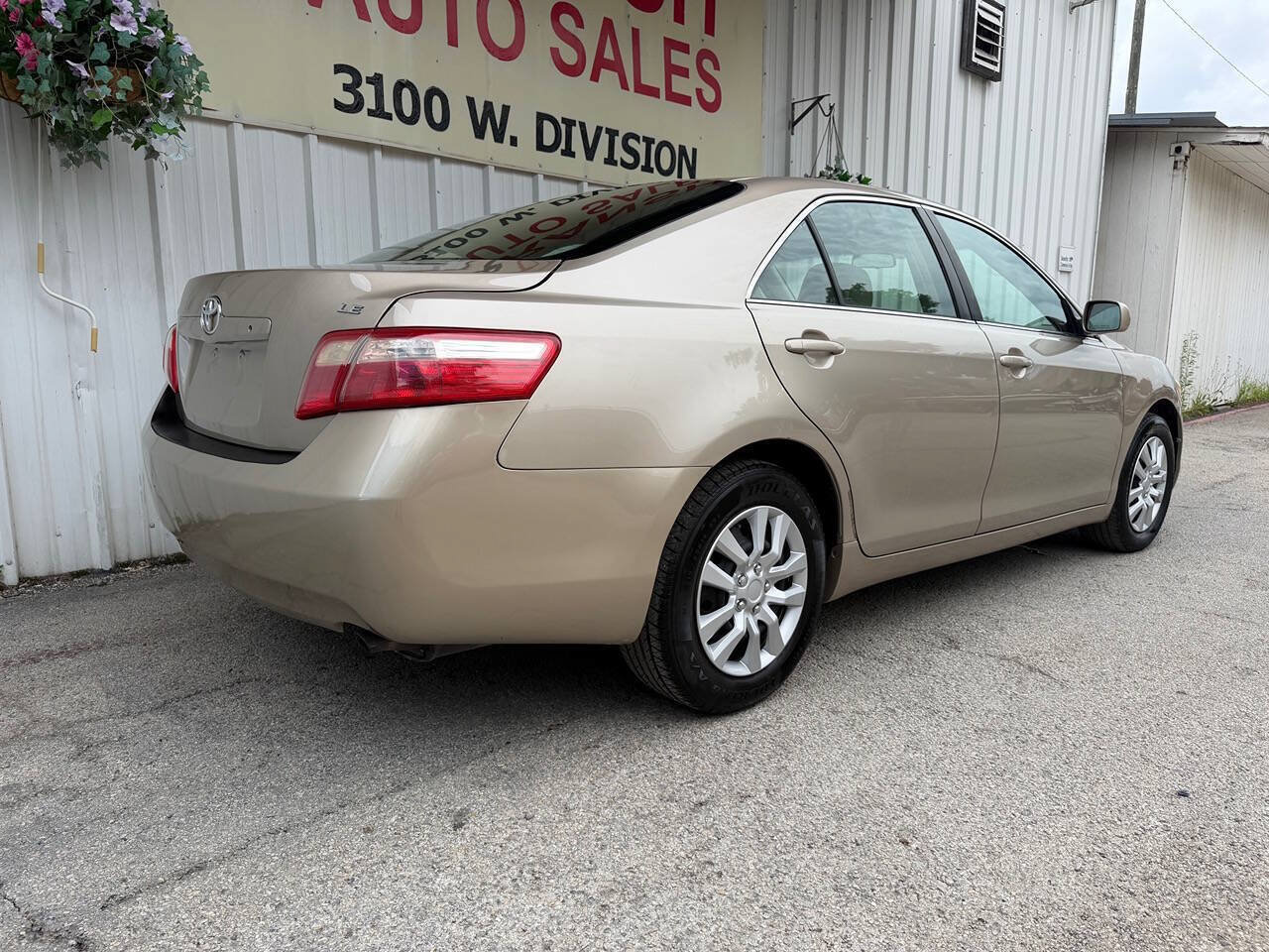 Used 2009 Toyota Camry LE FWD image 4