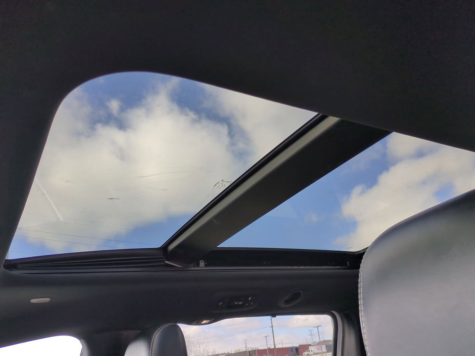 Used 2019 Chrysler Pacifica Limited w/ S Appearance Package image 24