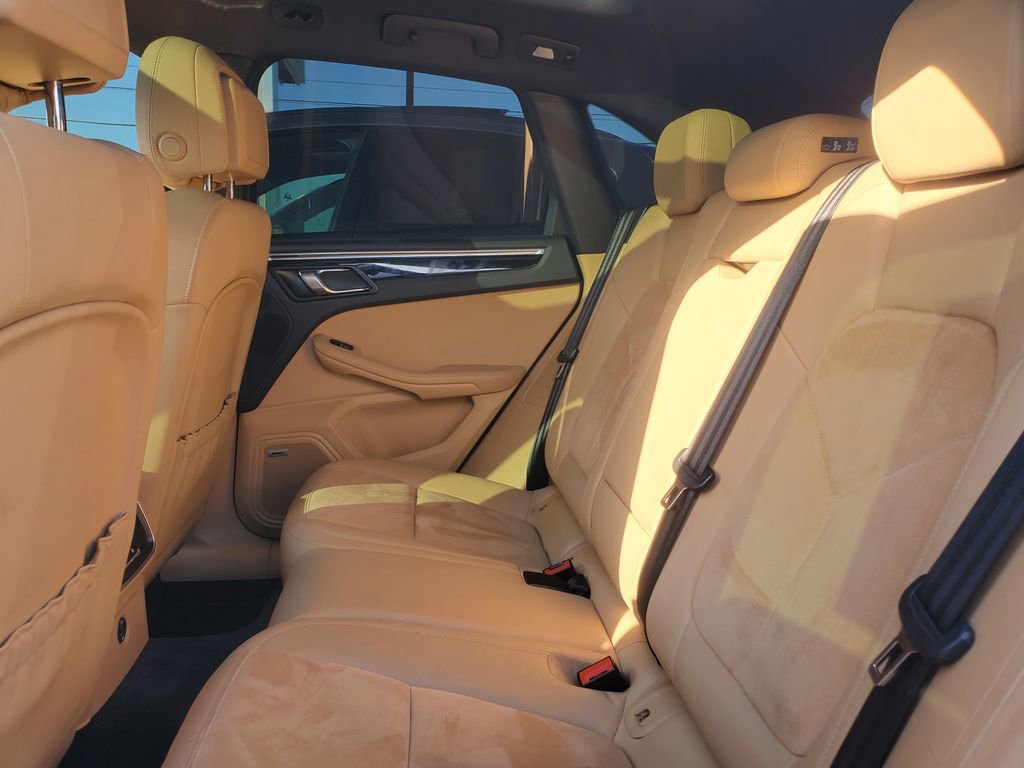 Used 2018 Porsche Macan image 28