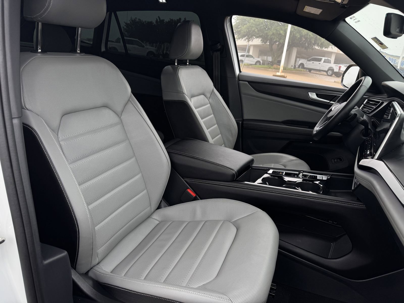 Used 2024 Volkswagen Atlas Cross Sport SEL R-Line AWD/4WD image 29