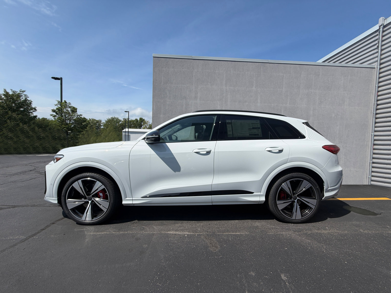 New 2026 Audi SQ5 Prestige AWD/4WD image 2