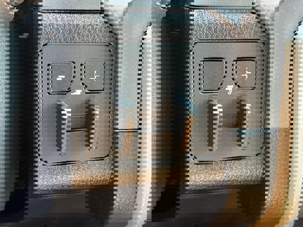 Used 2025 Toyota Tacoma SR5 w/ SR5 Upgrade Package image 17