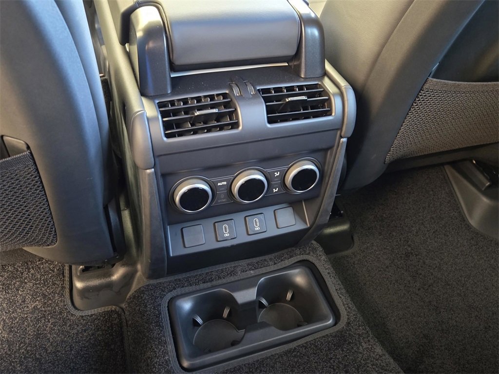 New 2026 Land Rover Defender 130 X-Dynamic SE image 8