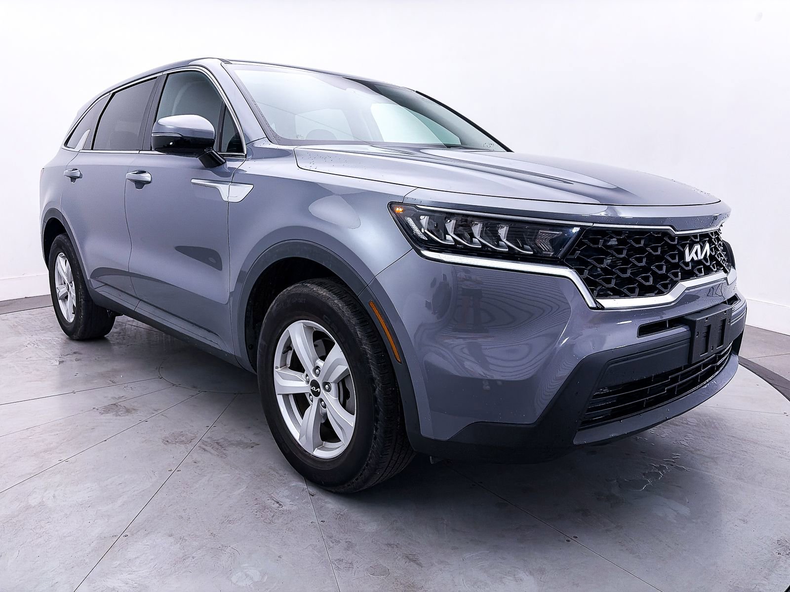 Used 2022 Kia Sorento LX image 9