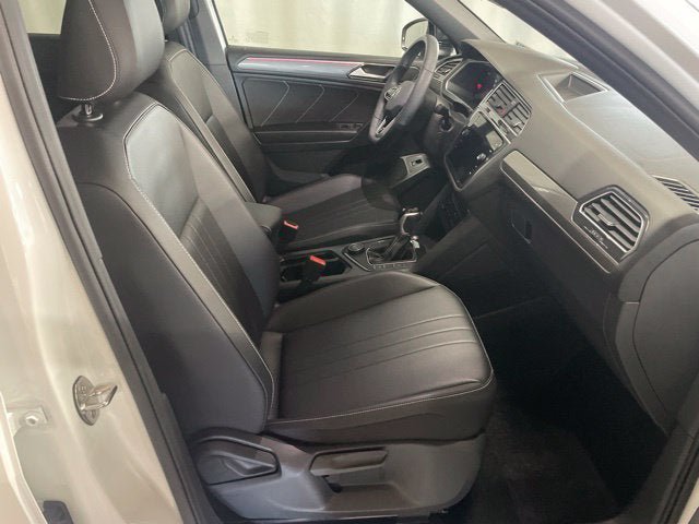 Certified 2024 Volkswagen Tiguan SE R-Line AWD/4WD image 4