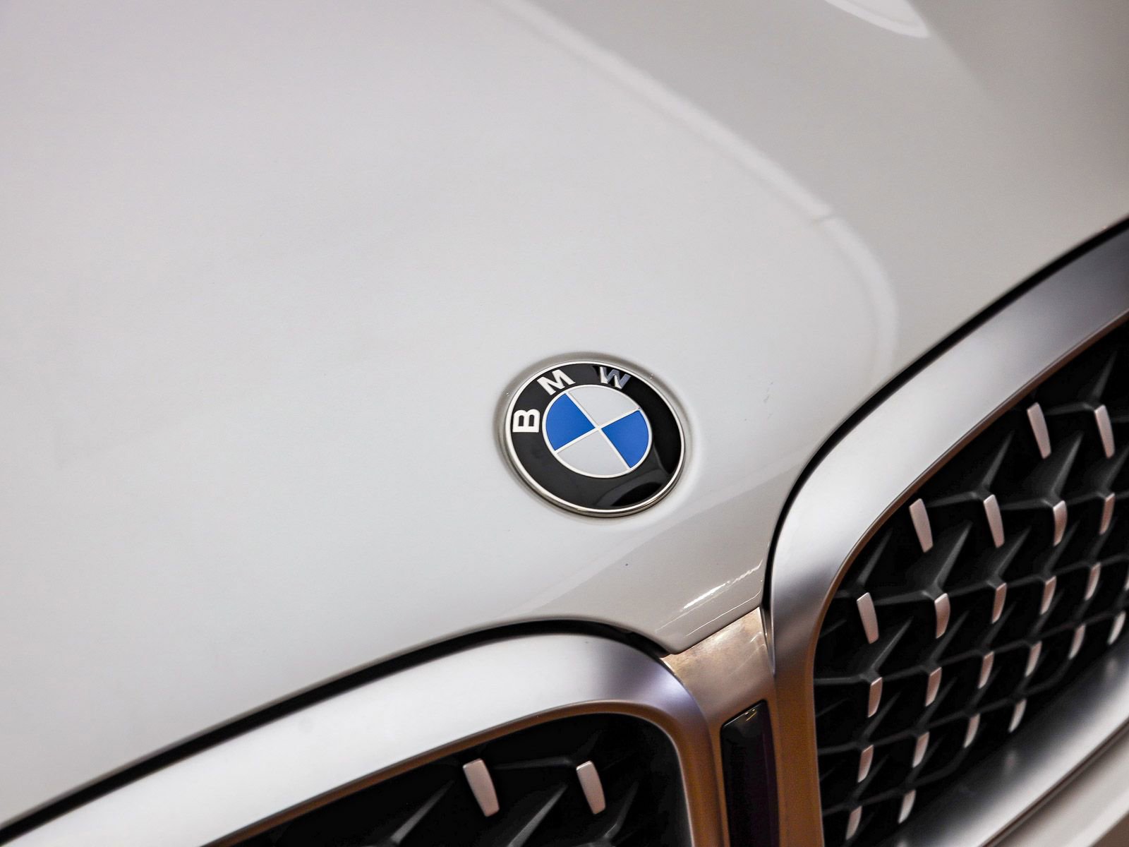 Certified 2023 BMW X4 xDrive30i w/ Premium Package image 9