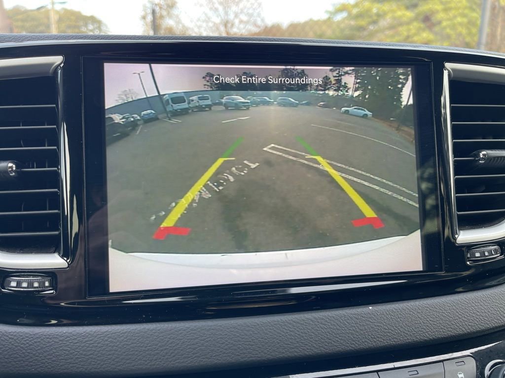 Used 2024 Chrysler Pacifica Touring-L image 15