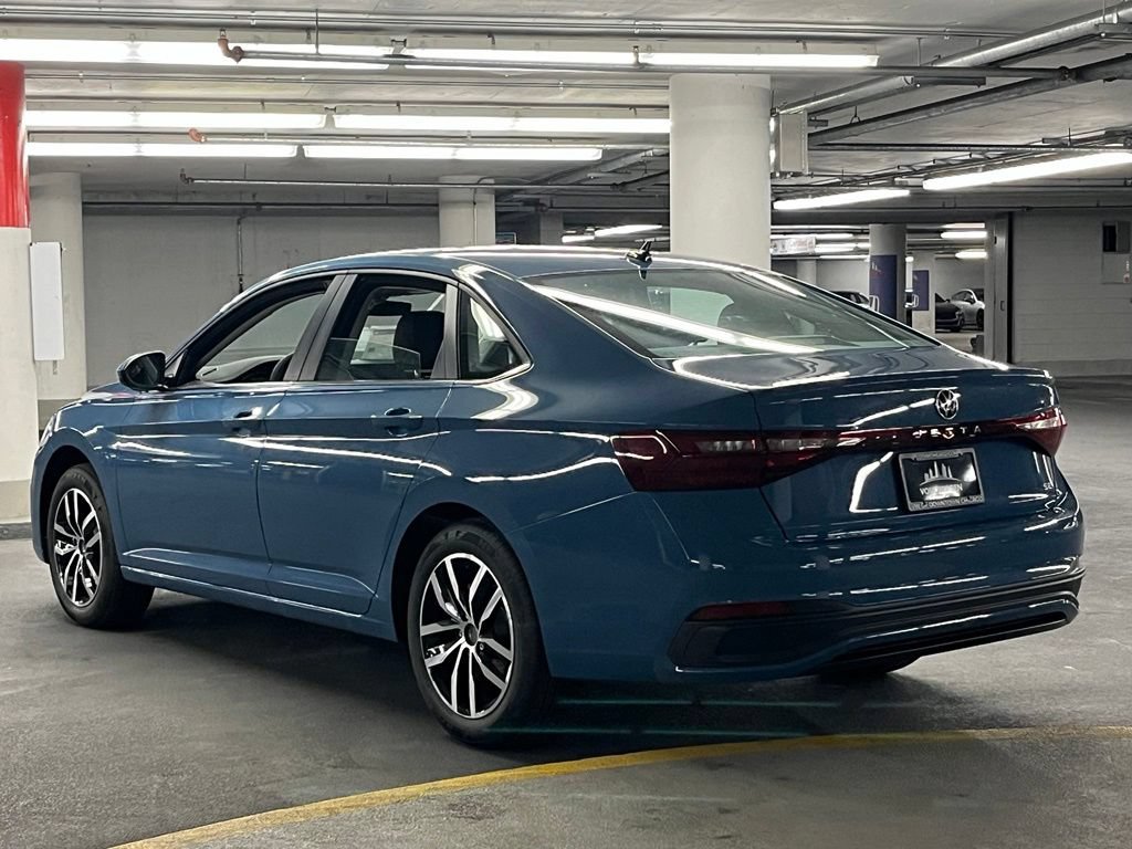 New 2027 Volkswagen Jetta SE FWD image 4