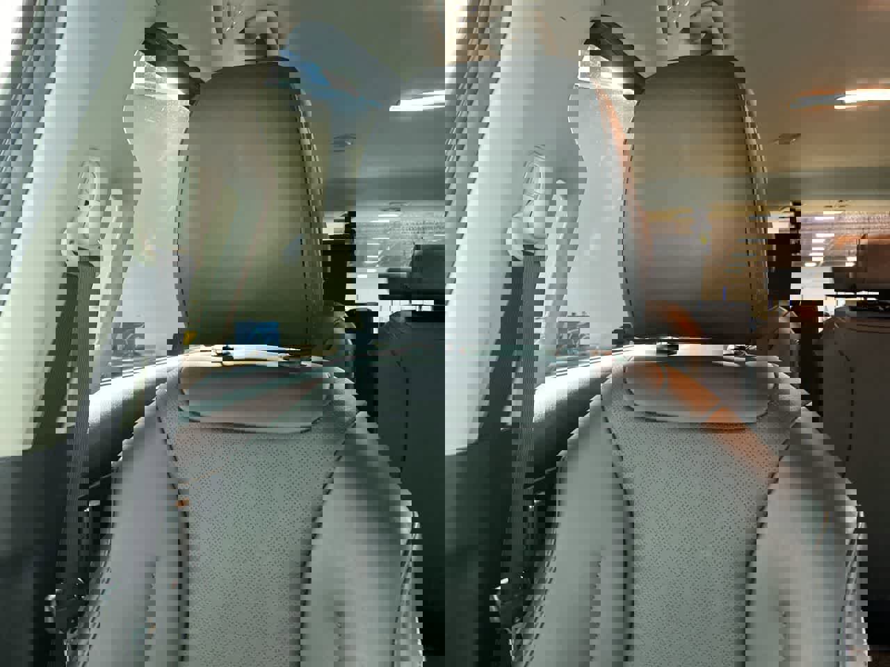 Used 2024 Kia Carnival LX image 32