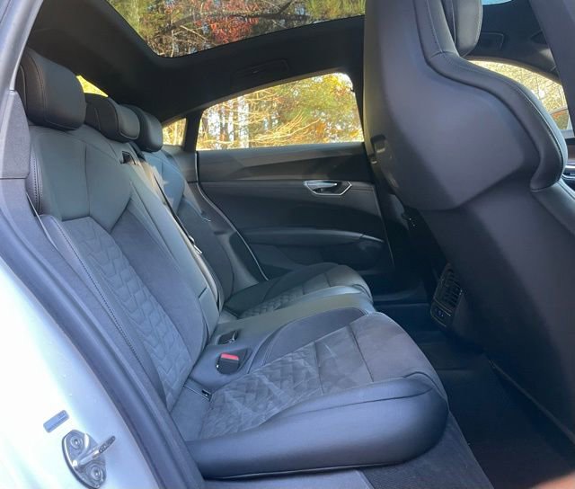Used 2022 Audi e-tron GT Premium Plus image 18