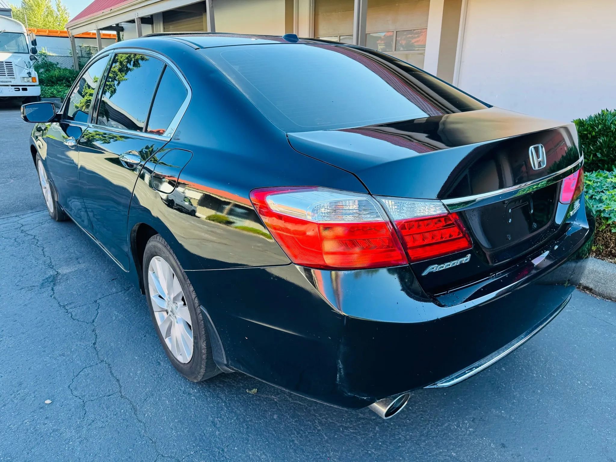 Used 2014 Honda Accord Touring image 3