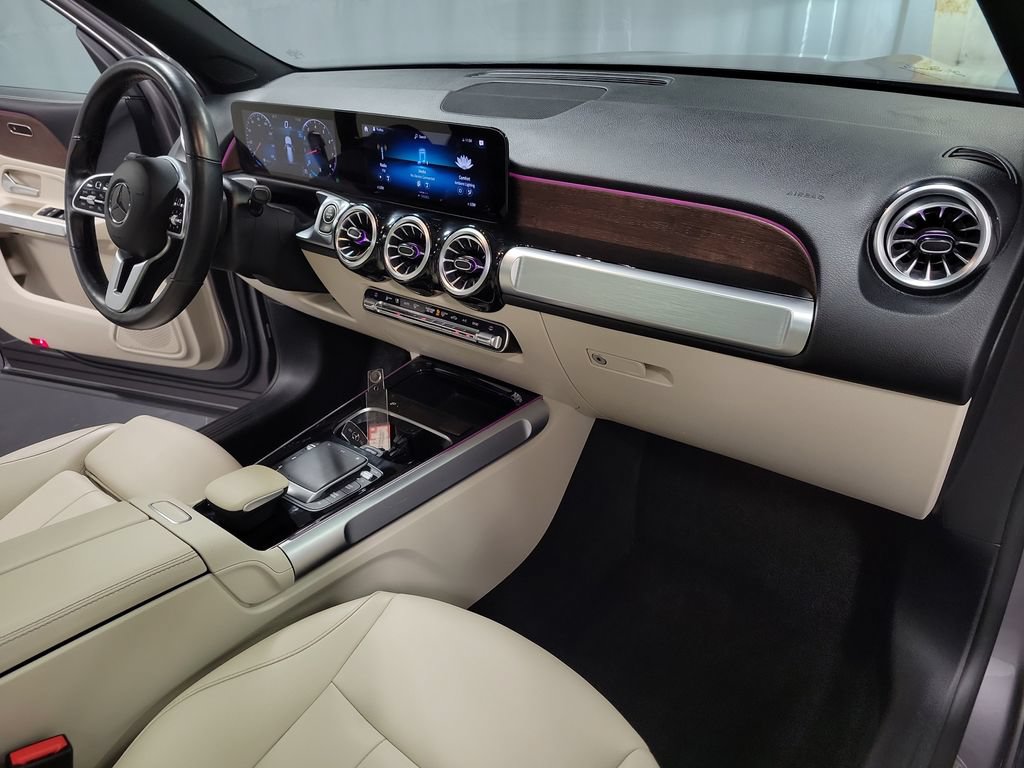 Used 2022 Mercedes-Benz GLB 250 4MATIC w/ Premium Package Lite image 33
