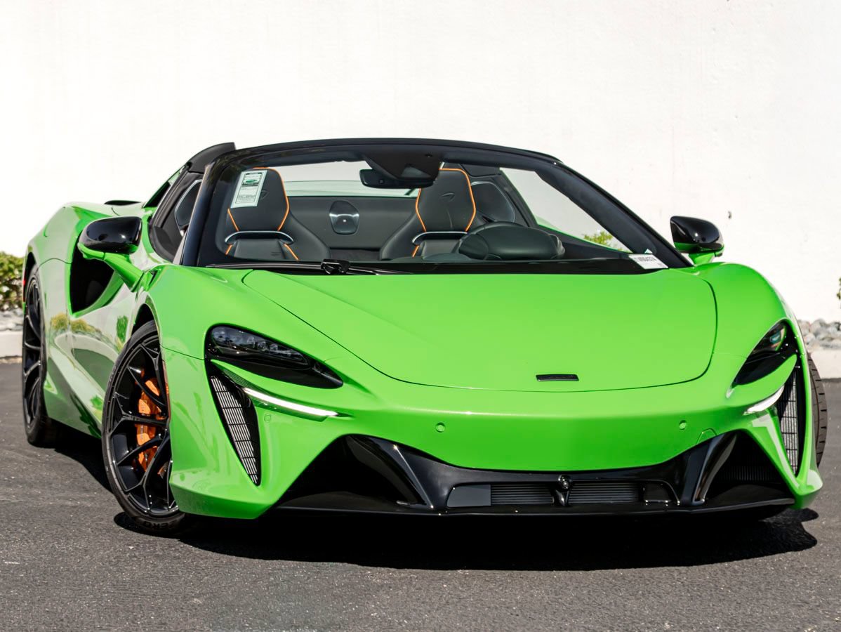 Used 2026 McLaren Artura Spider RWD image 5