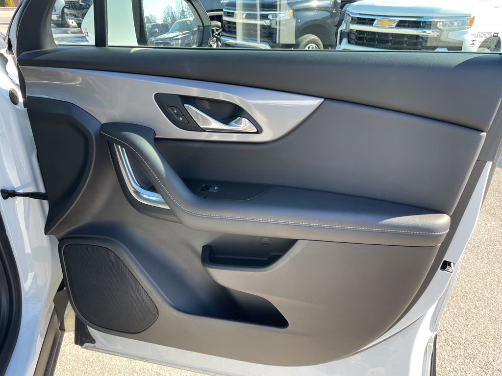Used 2024 Chevrolet Blazer LT image 28