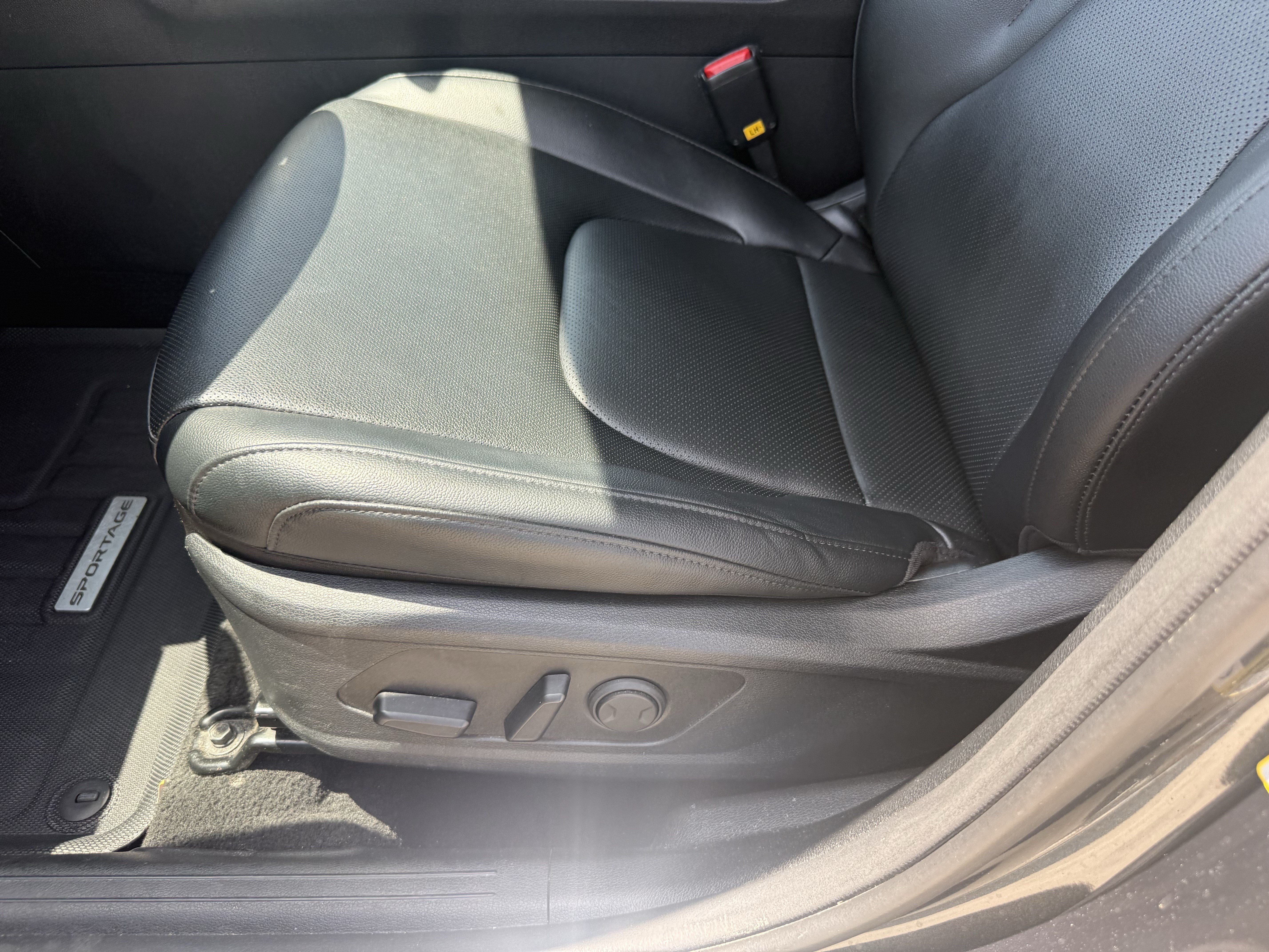 Used 2025 Kia Sportage EX FWD image 29