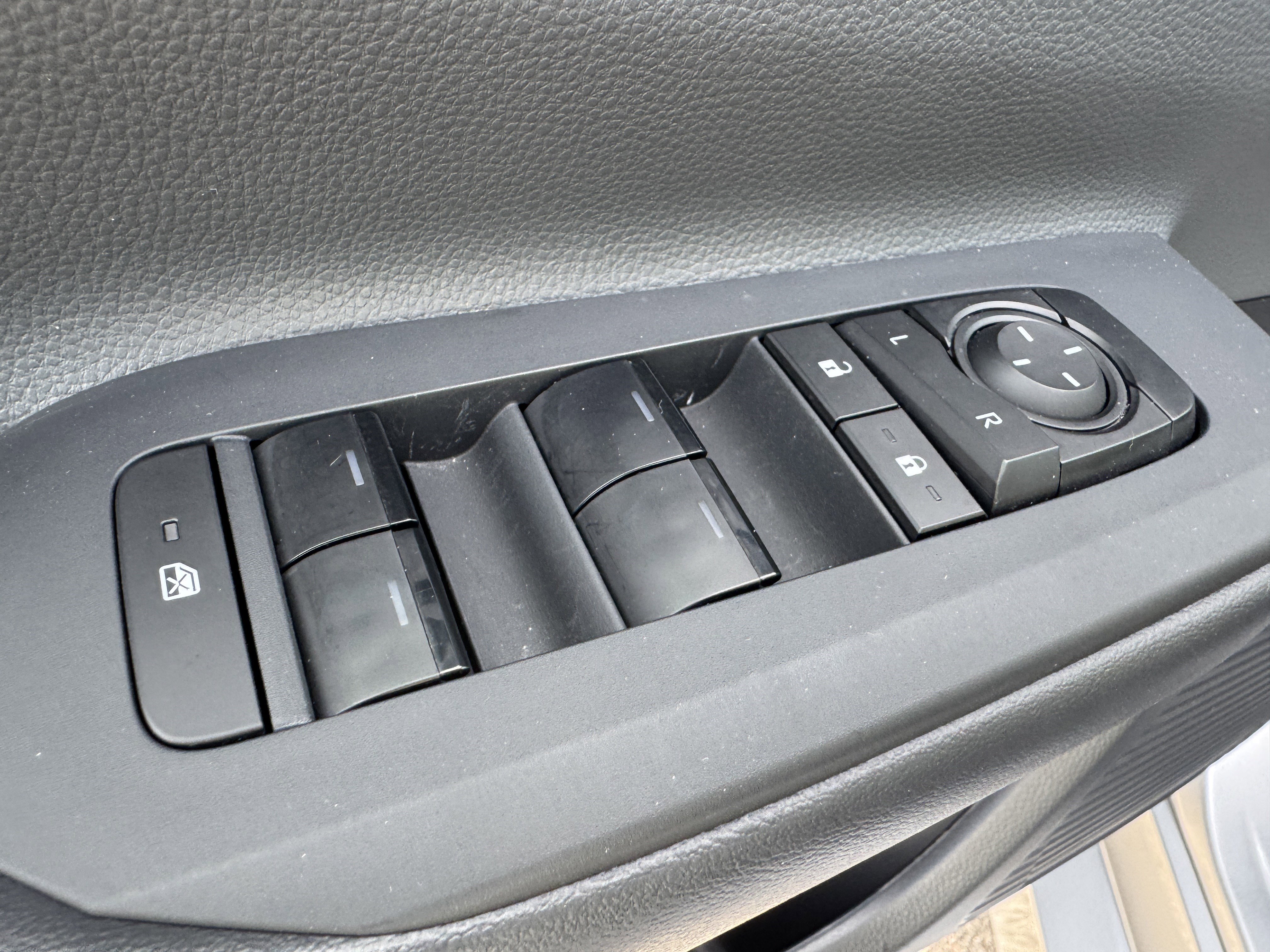 Used 2025 Toyota Prius LE image 10