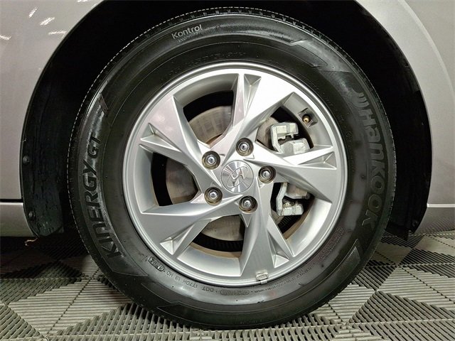 Used 2023 Hyundai Elantra SE w/ Preferred Accessory Package image 12