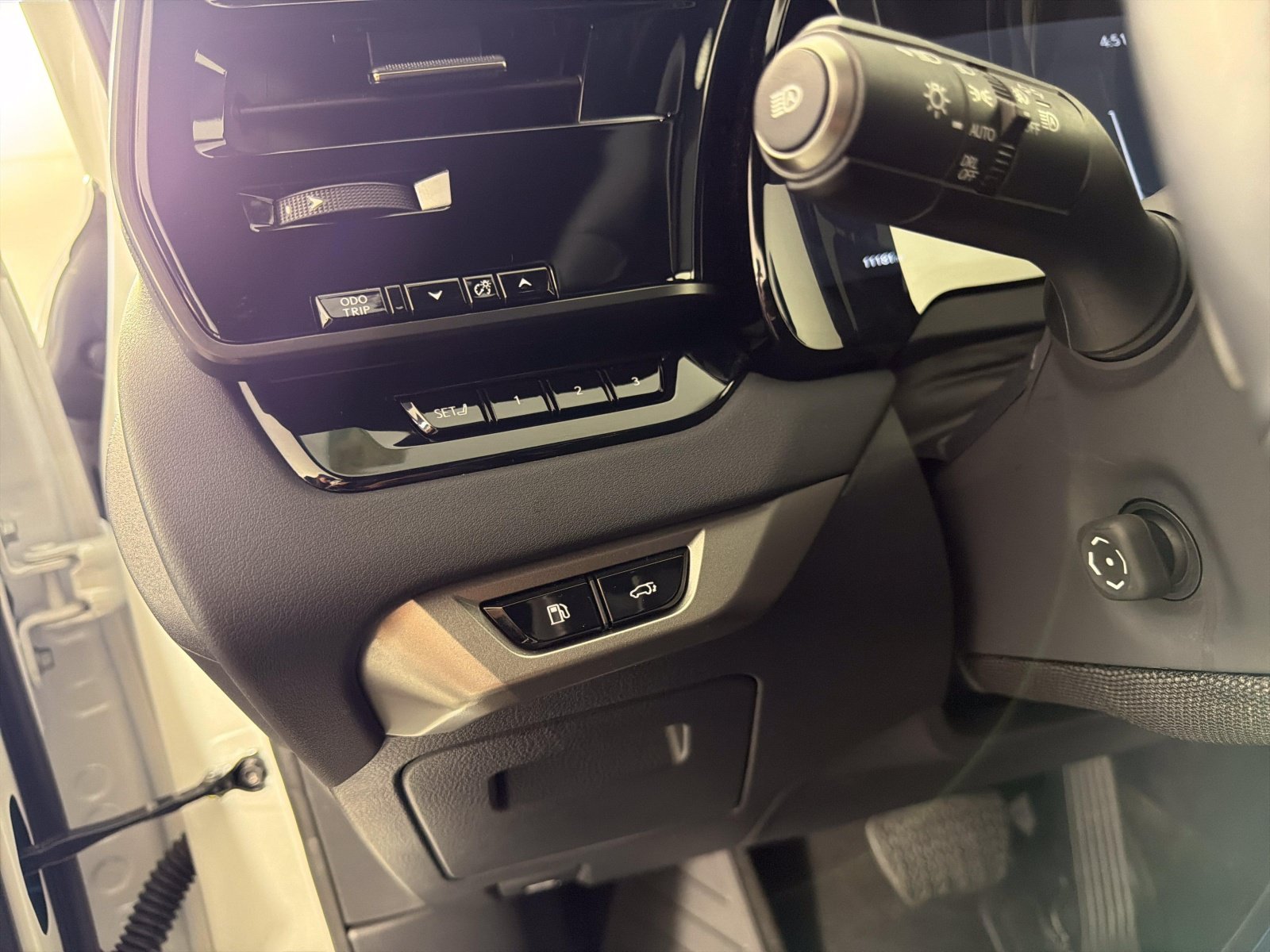 Certified 2025 Lexus RX 450h AWD w/ Convenience Package image 11