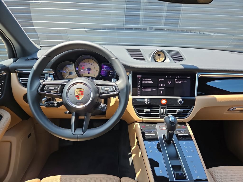 Certified 2026 Porsche Macan AWD/4WD image 8