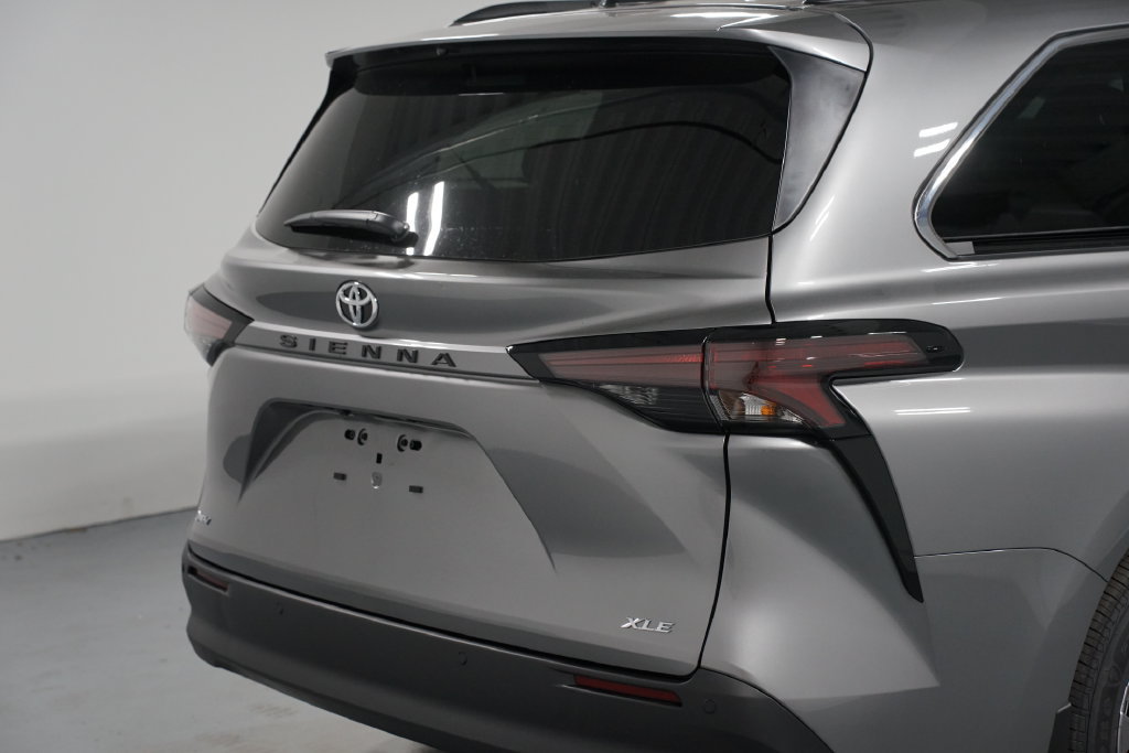 New 2026 Toyota Sienna XLE FWD image 9