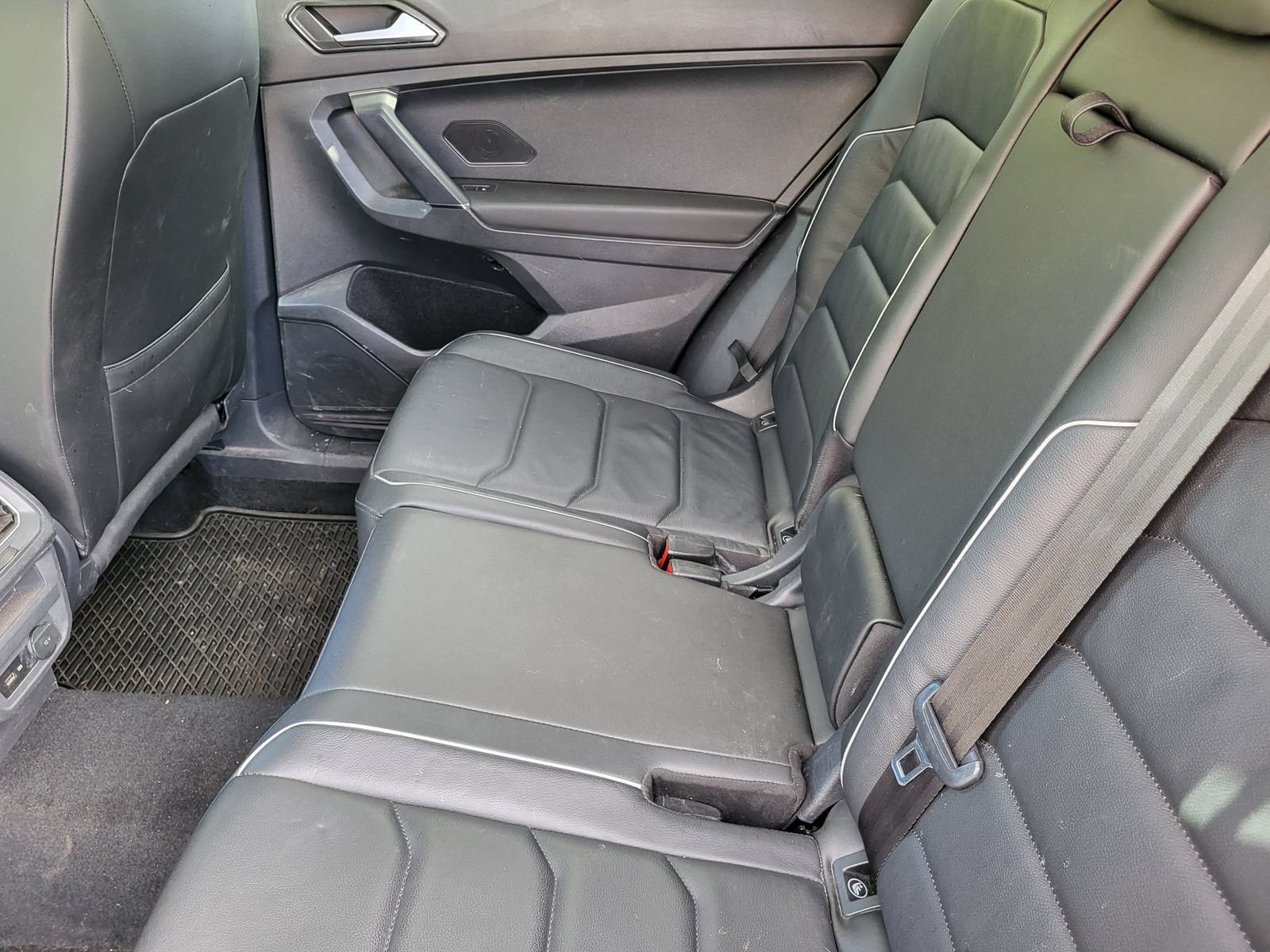 Used 2018 Volkswagen Tiguan SEL Premium AWD/4WD image 28