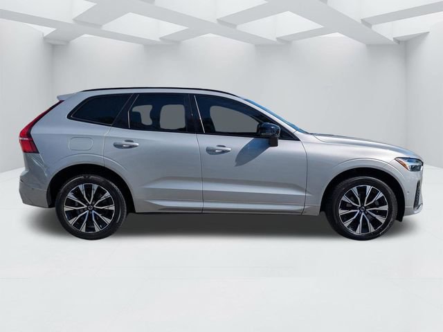 Used 2023 Volvo XC60 B5 Plus image 3