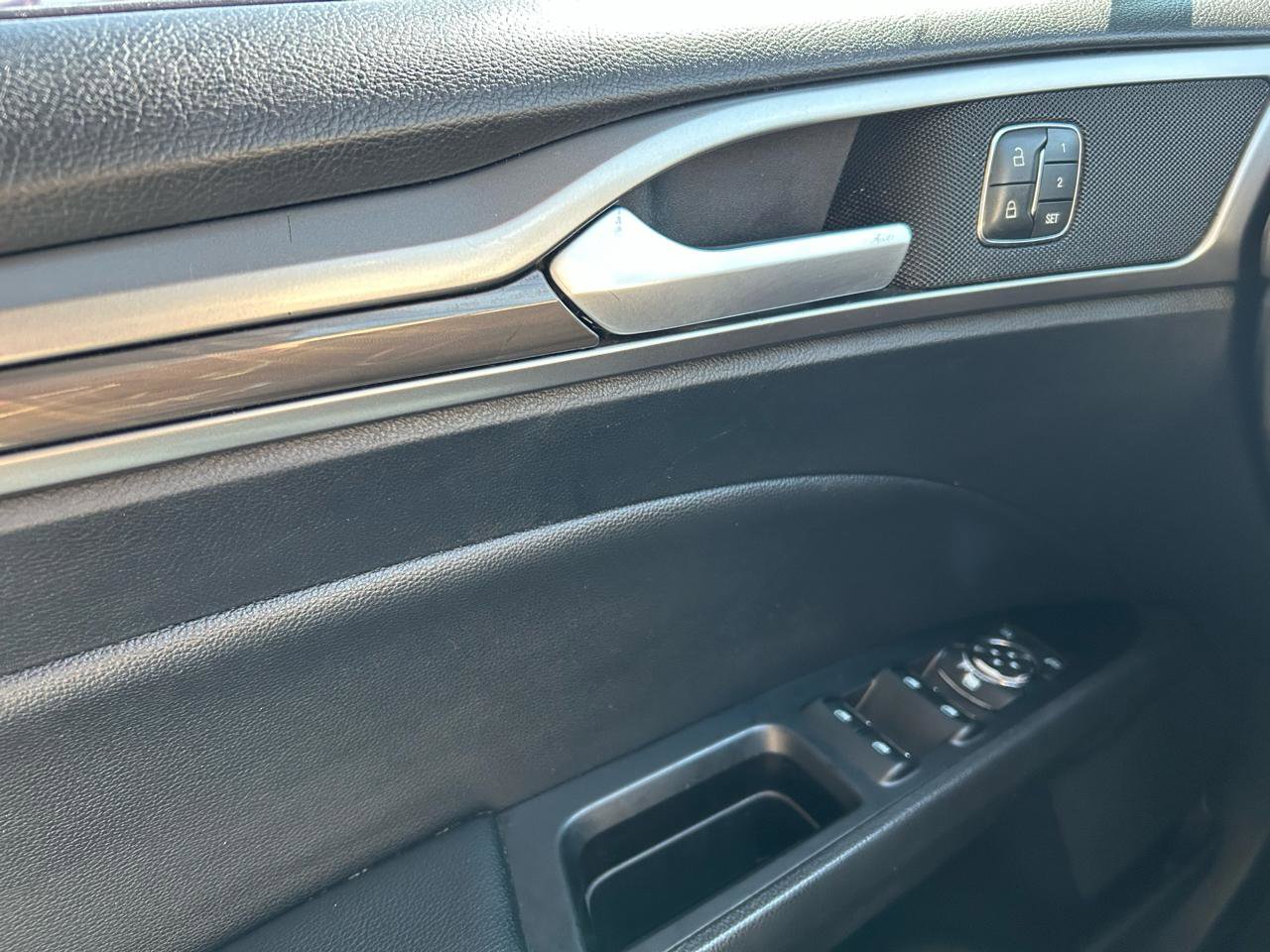 Used 2019 Ford Fusion SEL image 31