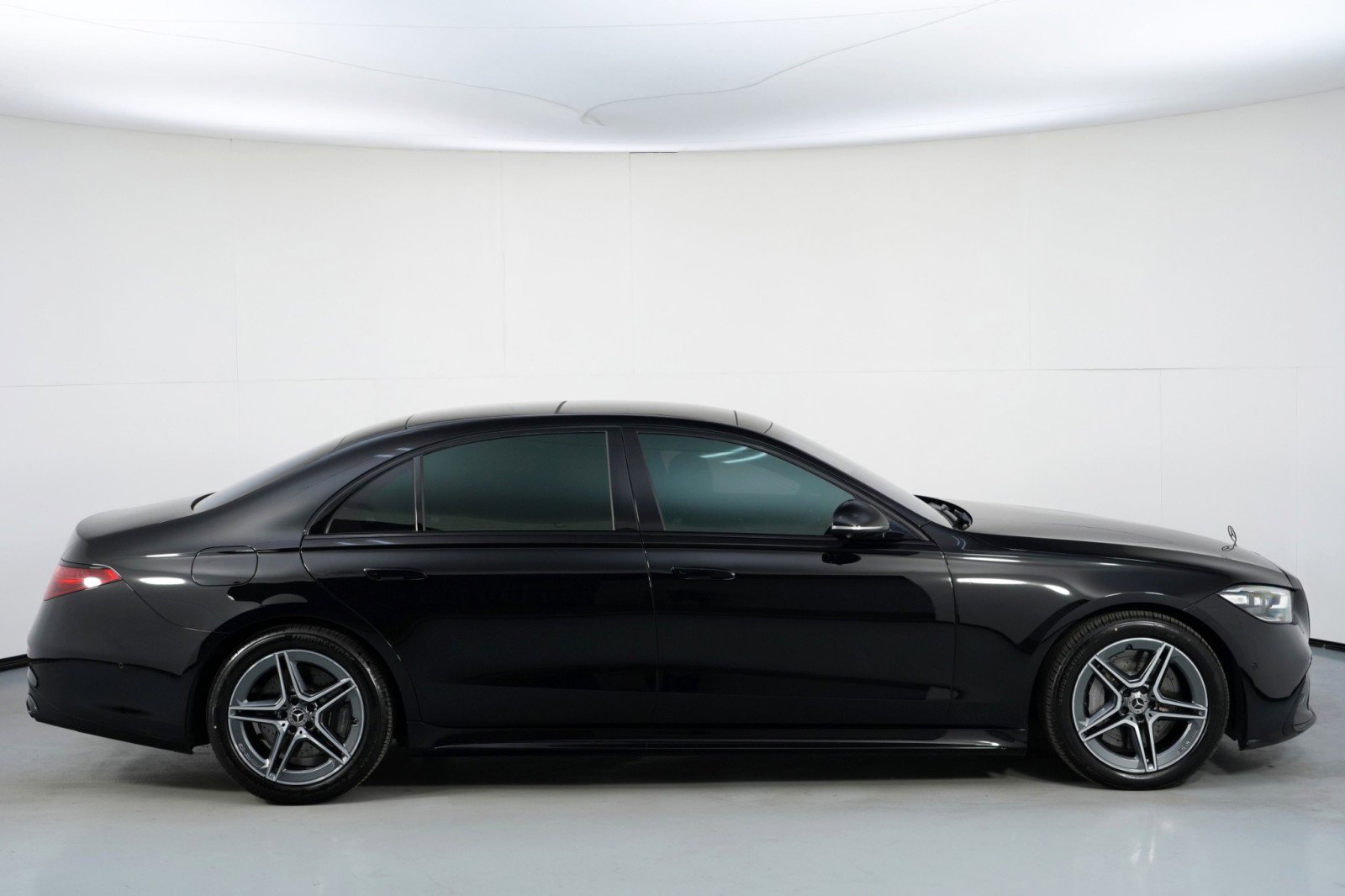 Used 2022 Mercedes-Benz S 500 4MATIC w/ AMG Line Package image 61