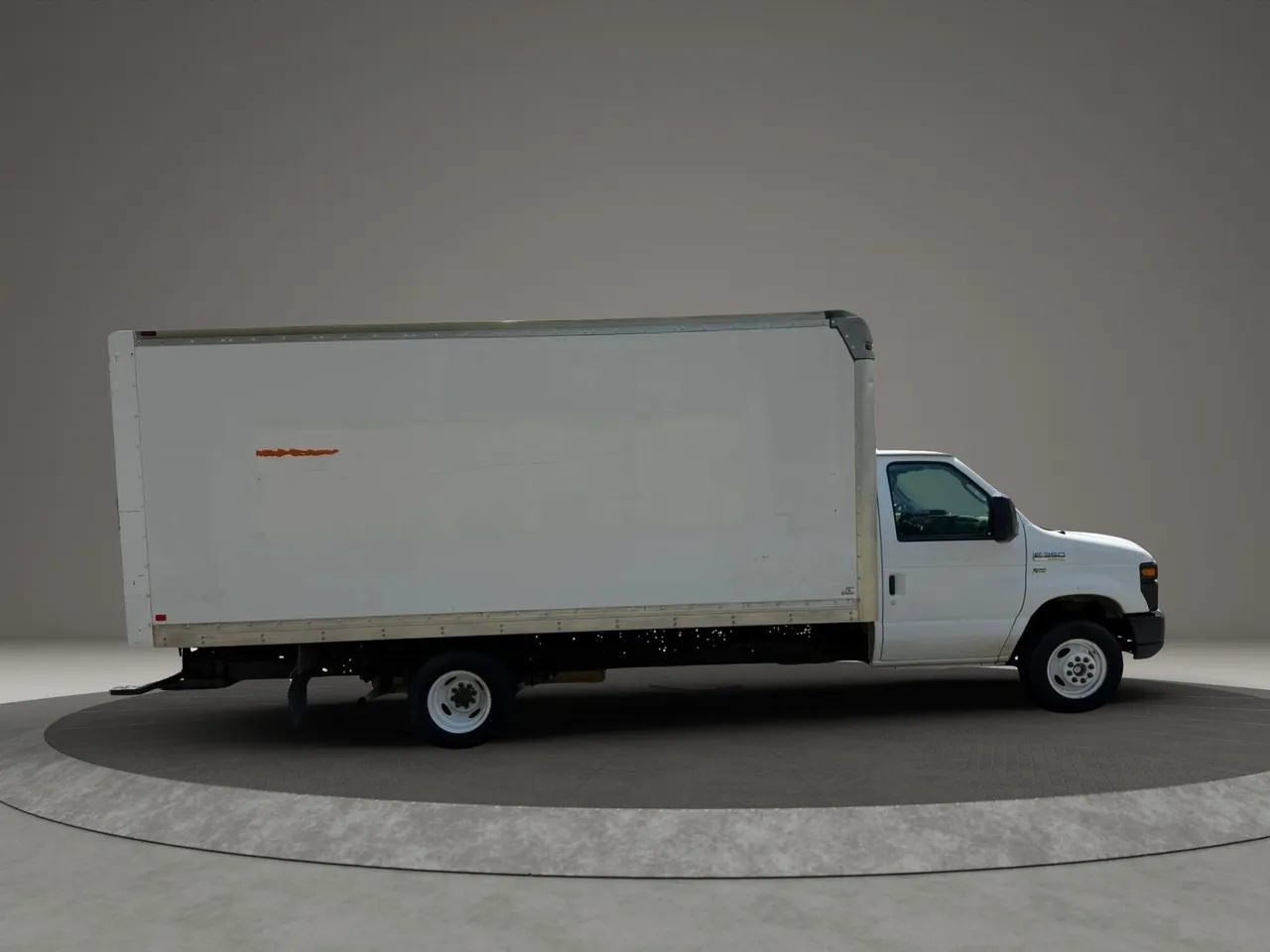 Used 2016 Ford E-350 and Econoline 350 Super Duty RWD image 9