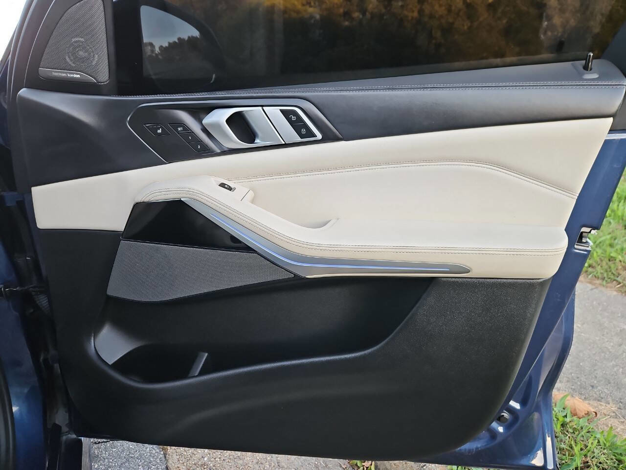 Used 2019 BMW X5 xDrive50i w/ M Sport Package image 20